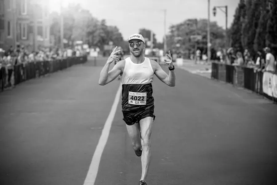 Simon Bonnallie en course sur route