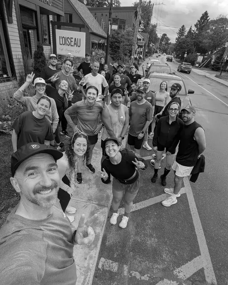 Groupe du 6AM Club devant L'Oiseau Golf à Saint-Sauveur